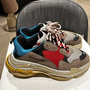 Balenciaga triple S